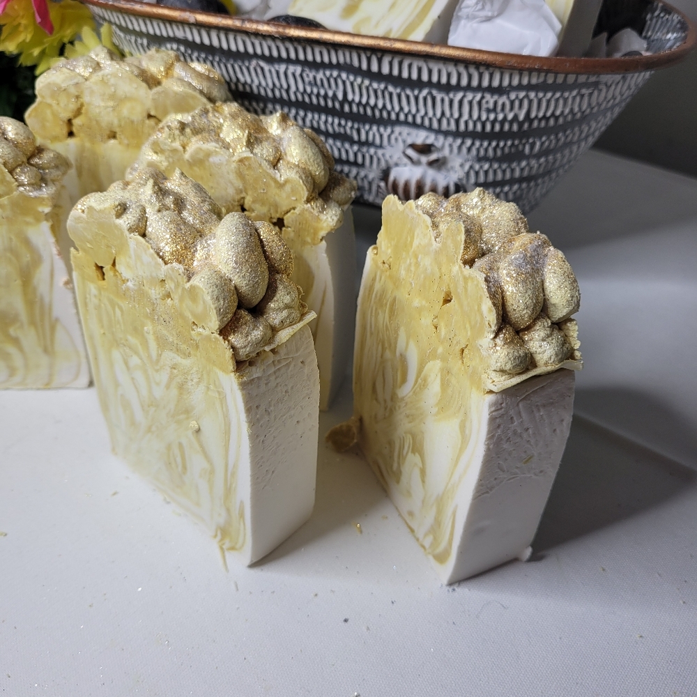 Sandlewood scented 2 large handmade soap bars - Picture 4 of 12